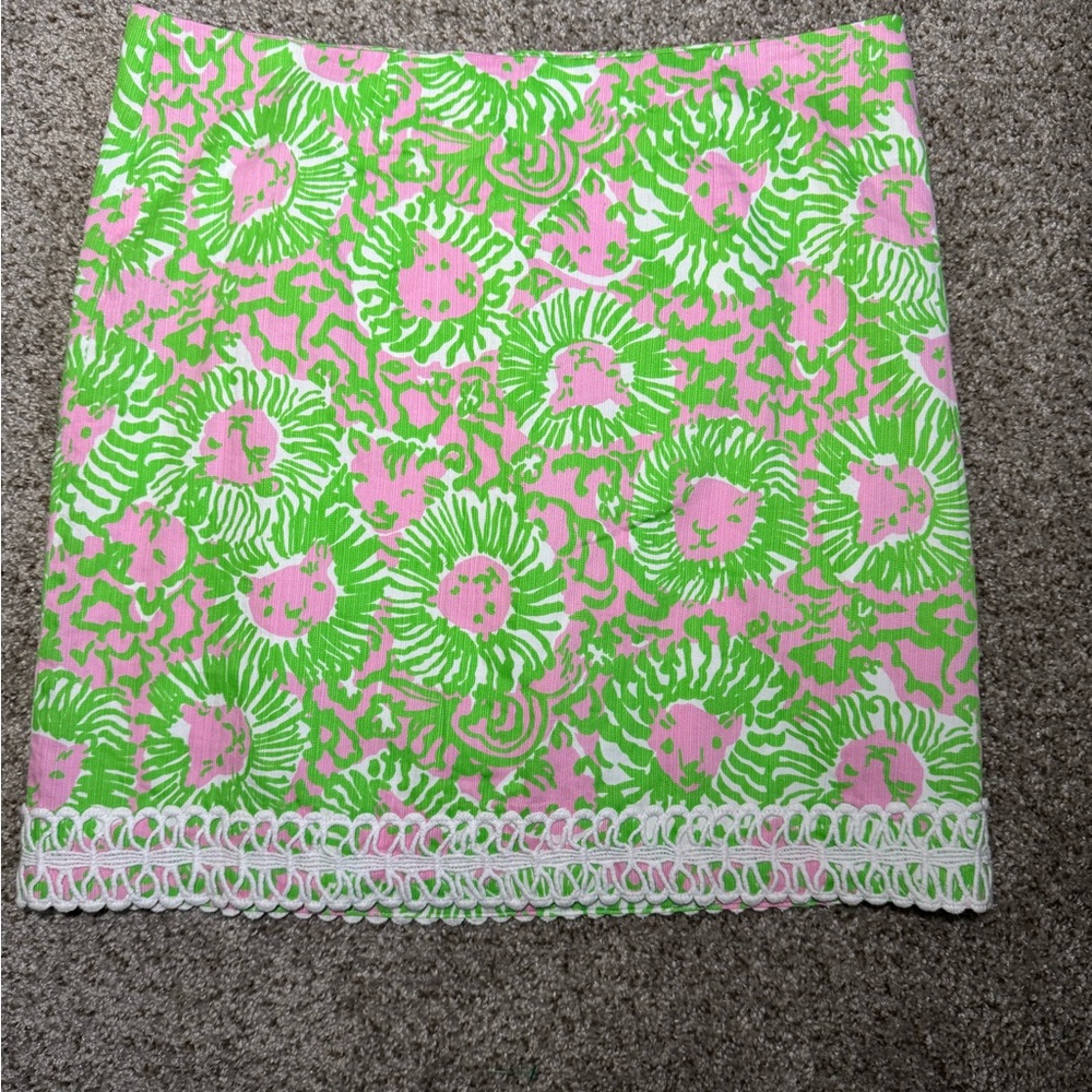 Lily Pulitzer sunny side lions women’s 10 skirt.  Excellent condition